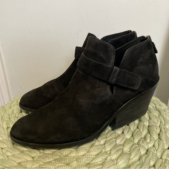 Eileen Fisher Ives Tumbled Black Nubuck chunky Heel Bootie - Picture 1 of 11